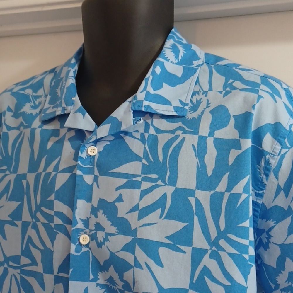 Free Assembly Tropical Blue Casual Short Sleeve Shirt, M